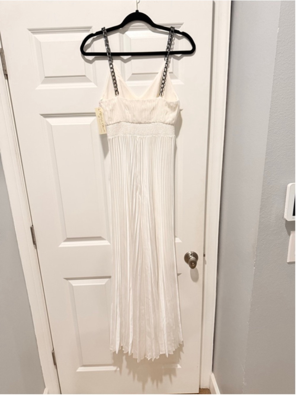Women's Alice + Olivia Pleated Cutout Jumpsuit in Off White, Size 2 - Picture 10 of 11